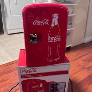 Coca-Cola Classic Red Mini Fridge | Thermoelectric | Retro
